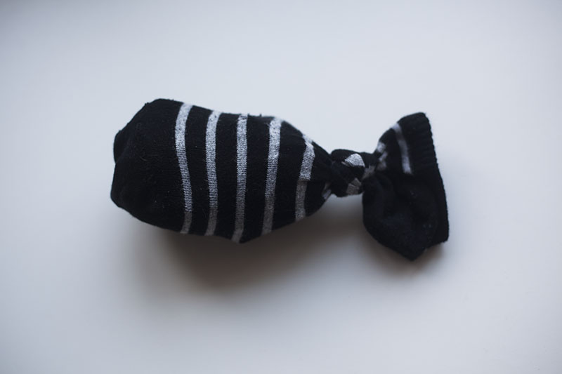 black-sock-fish-cat-toy-diy-homemade-kittyclysm